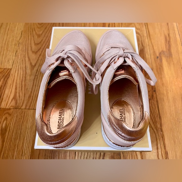 Michael Kors Light Pink with Rose Gold Trainers; Size 6.5 ✨ - Picture 5 of 8